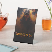 オレンジ色の煙のハロウィーンを持つダークデーモン 台座サイン (インサイチュ)