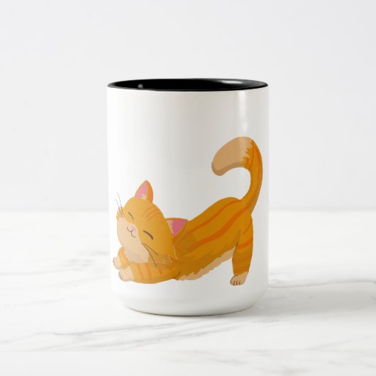 オレンジ色の猫が伸びをしている ツートーンマグカップ (中央)