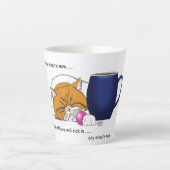 オレンジ色の猫の面白いブルーコーヒーマグ カフェラテマグ (正面)
