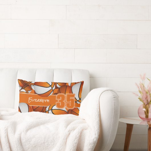 オレンジ色の白いたくさんのバスケットボールの女の子のスポーツルーム ランバークッション (ソファ)