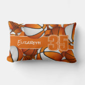 オレンジ色の白いたくさんのバスケットボールの女の子のスポーツルーム ランバークッション (正面)