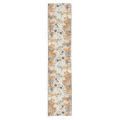 オレンジ色の白いグラフィックフラワーパターン ショートテーブルランナー (正面)