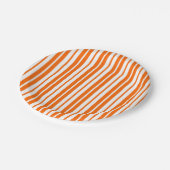 オレンジ色の白い縦ストライプ線のパターン ペーパープレート (アングル)