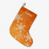 オレンジ色の白い雪のミニマリストのクリスマス名 スモールクリスマスストッキング (正面 (吊り時))