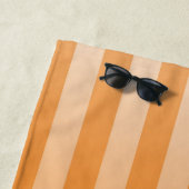 オレンジ色の白のパーソナライズパタストライプのーン ビーチタオル (インサイチュ)