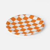 オレンジ色の白市松模様にいチェックパターン ペーパープレート (アングル)