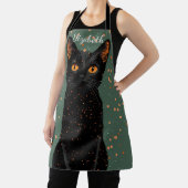 オレンジ色の目とグリッターで神秘的な黒猫 エプロン (インサイチュ)