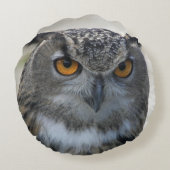 オレンジ色の目を持つユーラシアイーグルフクロウ ラウンドクッション (裏面)