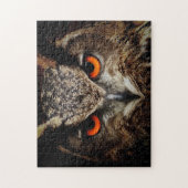 オレンジ色の目を持つ上に閉じたフクロウ ジグソーパズル (縦)