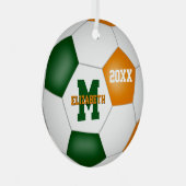 オレンジ色の緑の女の子の男の子チームカラーサッカー メタルオーナメント (正面右)