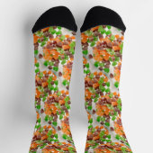 オレンジ色の緑色の赤いガムキャンディに砂糖のパターンを振りかけた ソックス (上部)