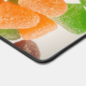 オレンジ色の緑色の赤いガム飴に砂糖を振りかけたもの デスクマット (コーナー)