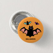 オレンジ色の背景にいるハロウィンのコウモリ 缶バッジ (正面&裏面)