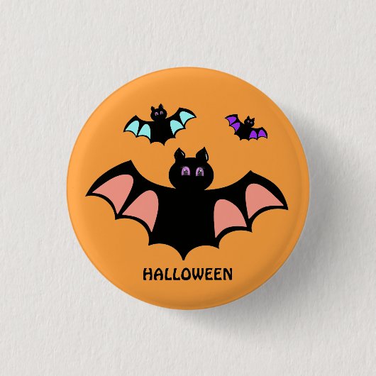 オレンジ色の背景にいるハロウィンのコウモリ 缶バッジ (正面)