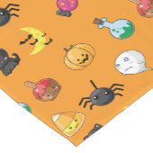 オレンジ色の背景を持つ可愛いハロウィンパターン ショートテーブルランナー (コーナー)