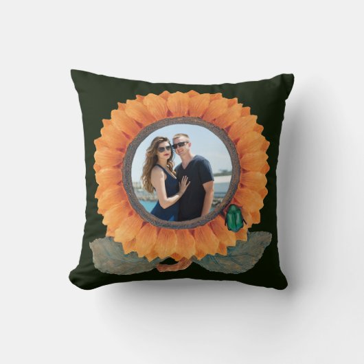 オレンジ色の花と緑のバグカスタムカップルの写真 クッション (正面)