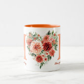 オレンジ色の花のキク ツートーンマグカップ (中央)