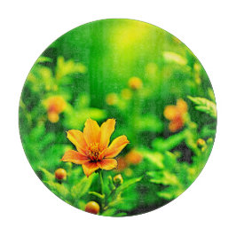 オレンジ色の花のボケと日差し カッティングボード