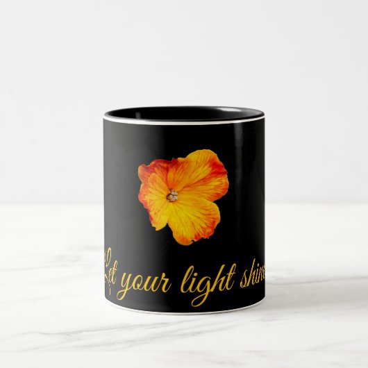 オレンジ色の花のマグカップパーソナライズされた- Coffee Cup Gift ツートーンマグカップ (中央)