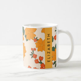 オレンジ色の花、花のパターン、あなたの名前 コーヒーマグカップ