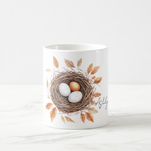 オレンジ色の葉と鳥の巣の中の卵 コーヒーマグカップ (中央)