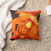 オレンジ色の蘭のクッションカバー クッション (ブランケット)
