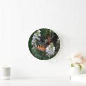 オレンジ色の蝶と白い花 ラウンド壁時計 (ホーム)