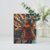 オレンジ色の買い物服を着たかわいい子猫 ポストカード (スタンド正面)