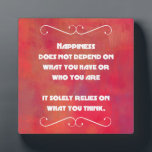 オレンジ色の赤い抽象芸術 フォトプラーク<br><div class="desc">幸福は自分の持ち物や自分が誰であるかによって決まるものではなく、自分の持ち物に依存して考えいる。タイポグラフィ感動的やる気を起こさせる引用文の幸福。幸せを思い出させる賢明な言葉は誰でもマスターできるスキルである。言葉はオレンジと赤の抽象デザインに置かれる。</div>