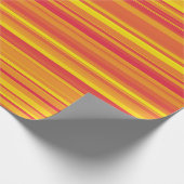 オレンジ色の赤い黄色のストライプ ラッピングペーパー (角)