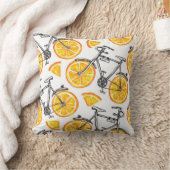 オレンジ色の車輪を持つかわいい自転車。水彩の手  クッション (ブランケット)