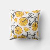 オレンジ色の車輪を持つかわいい自転車。水彩の手  クッション (裏面)