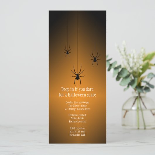 オレンジ色の輝きの黒のくものハロウィンの招待カード 招待状 (スタンド正面)