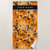オレンジ色の迷彩自分の名前をパーソナライズ ビーチタオル (正面)