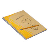 オレンジ色の鉛筆と落書きノートブック ノートブック (右側)