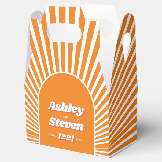 オレンジ色の陽光が降り注ぐレトロでグルーヴィーな70年代風の結婚式 フェイバーボックス (オープン)