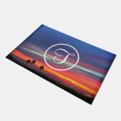 オレンジ色の雲の日没の写真カスタムモノグラム ドアマット (アングル)