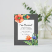 オレンジ色の青い花の黒い黒板の変更アドレス ポストカード (スタンド正面)
