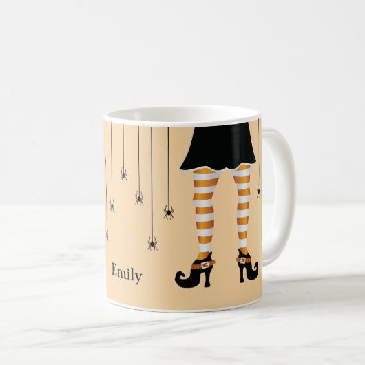 オレンジ色の魔女の脚とハロウィーンの名前のクモ コーヒーマグカップ (正面右)