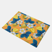 オレンジ色の黄色いイチゴ ドアマット (アングル)