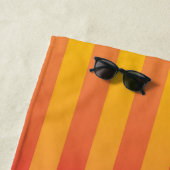 オレンジ色の黄色のパーソナライズパタストライプのーン ビーチタオル (インサイチュ)