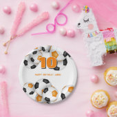 オレンジ色の黒いサッカーチームカラーバースデーパーティー ペーパープレート (パーティー)