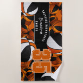 オレンジ色の黒いチームカラーのバスケットボールがたくさんある ビーチタオル (正面)