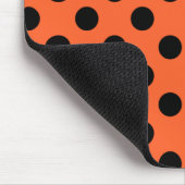 オレンジ色の黒い水玉模様 マウスパッド (コーナー)