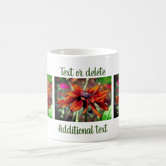 オレンジ色の黒い目のスーザンフラワーパーソナライズされた コーヒーマグカップ (中央)