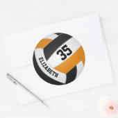 オレンジ色の黒チームカラー男の子バレーボール ラウンドシール (封筒)