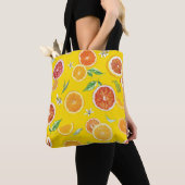 オレンジ色の#pattern #trendy #style トートバッグ (クローズアップ)