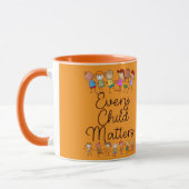 オレンジ色のEvery Child Mattersマグカップ マグカップ (左)