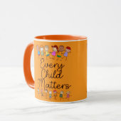 オレンジ色のEvery Child Mattersマグカップ マグカップ (正面左)