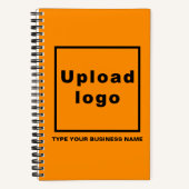 オレンジ色スパイラルのビジネス名とロゴ ノートブック (正面)
